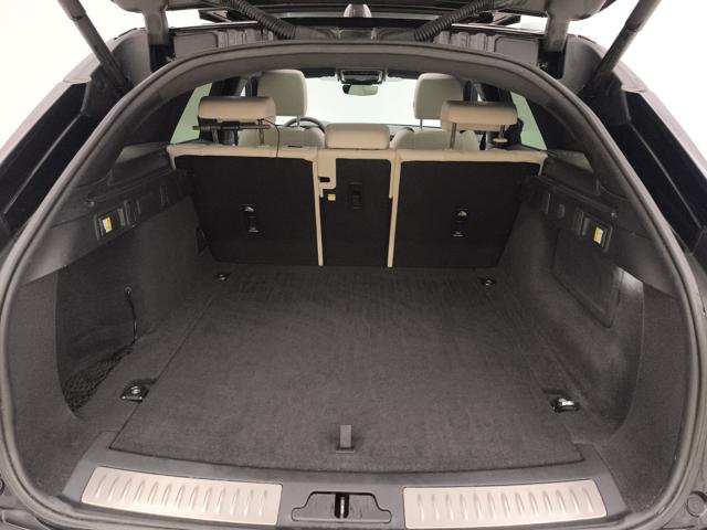 LAND ROVER Range Rover Velar usata, con Leve al volante
