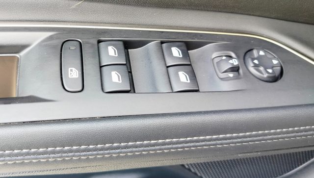 PEUGEOT 5008 usata, con Riconoscimento dei segnali stradali