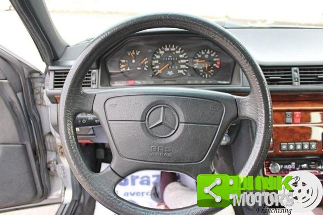 MERCEDES-BENZ E 200 usata 12