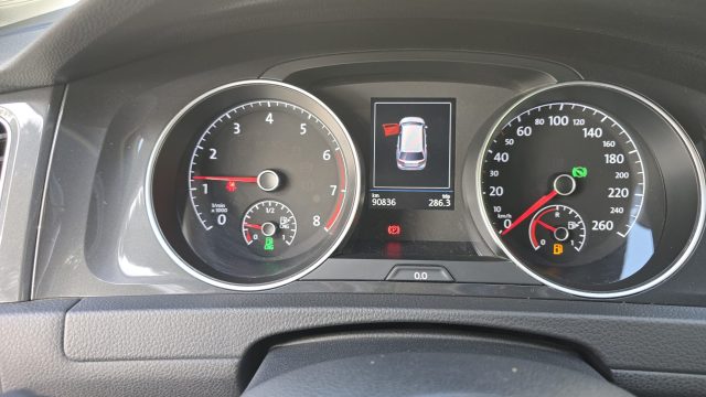 VOLKSWAGEN Golf Variant usata, con Cruise Control