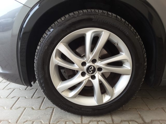 INFINITI Q30 usata, con Airbag Passeggero