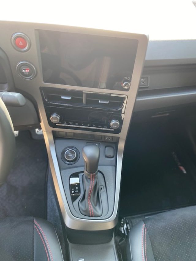 TOYOTA Yaris usata, con Volante in pelle