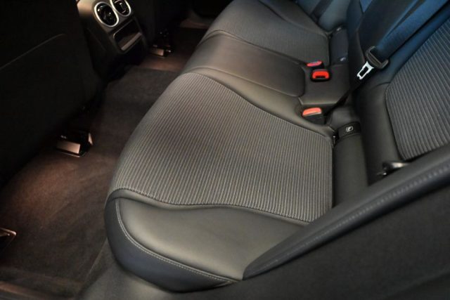 MERCEDES-BENZ C 300 usata 47