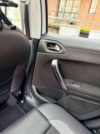 PEUGEOT 2008 usata, con Sedile posteriore sdoppiato