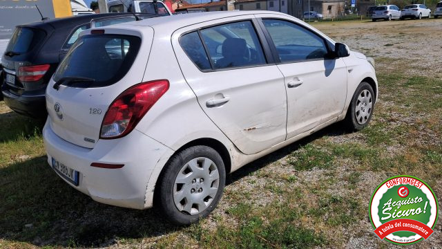 HYUNDAI i20 usata, con Airbag