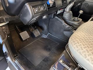 LAND ROVER Defender usata, con Sedile posteriore sdoppiato