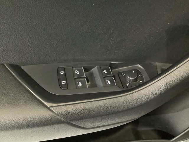 SKODA Karoq usata, con Autoradio digitale