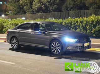 VOLKSWAGEN Passat usata, con Sensori di parcheggio anteriori