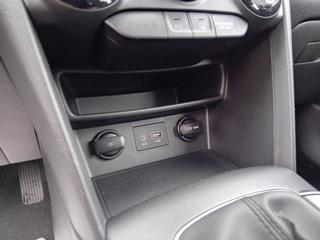 HYUNDAI Kona usata, con USB