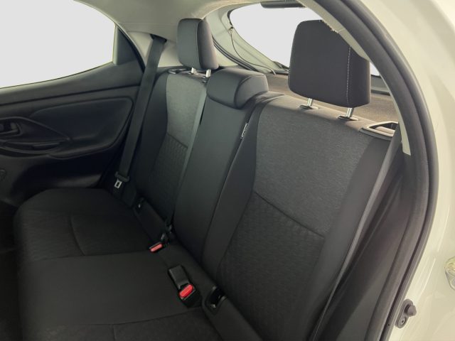 TOYOTA Yaris usata 9