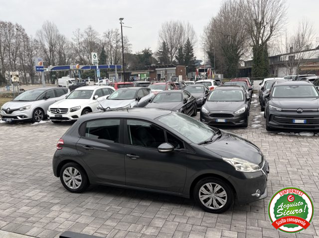 PEUGEOT 208 usata, con Autoradio
