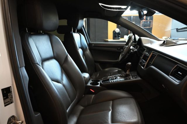 PORSCHE Macan usata 36