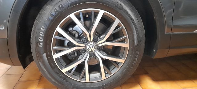 VOLKSWAGEN Tiguan usata, con Autoradio