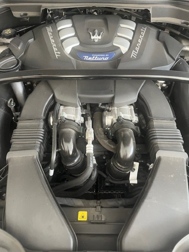 MASERATI Grecale usata, con Frenata d