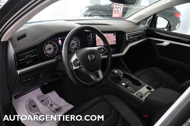 VOLKSWAGEN Touareg usata, con Autoradio