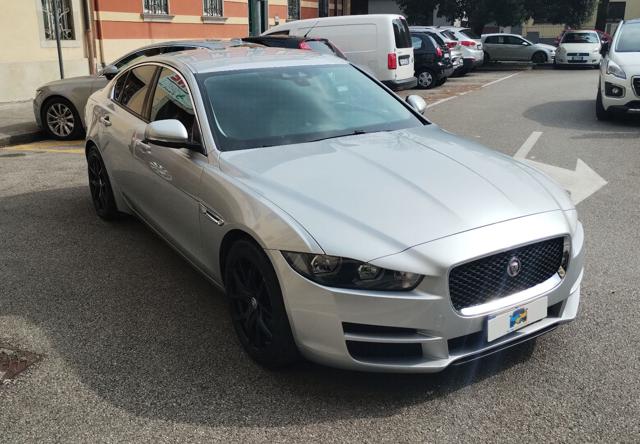 JAGUAR XE usata, con Autoradio