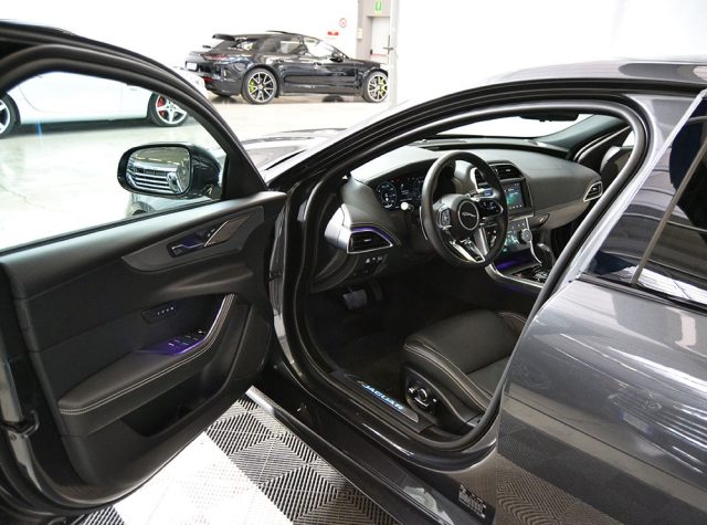 JAGUAR XE usata, con Airbag