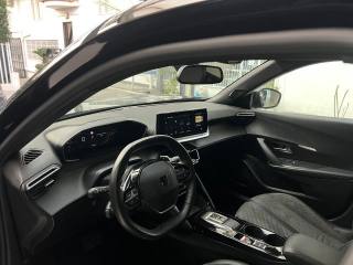 PEUGEOT 2008 usata, con Sensori di parcheggio anteriori