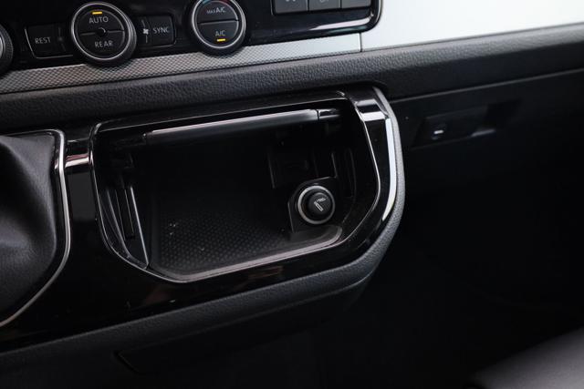 VOLKSWAGEN Multivan usata, con USB