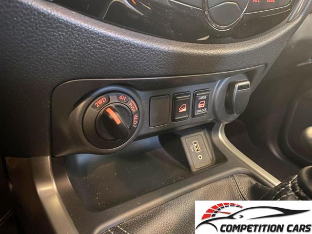 NISSAN Navara usata, con Gancio traino