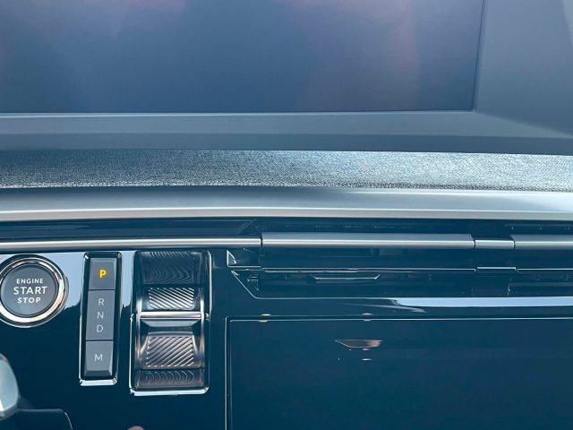 PEUGEOT 5008 usata, con Sedile posteriore sdoppiato