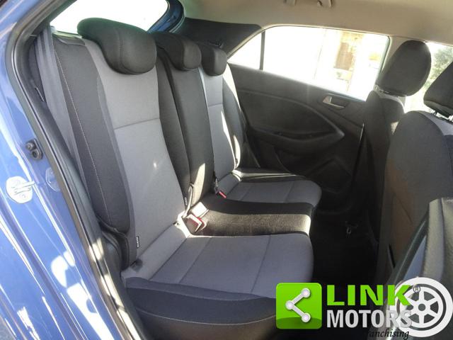 HYUNDAI i20 usata, con Specchietti laterali elettrici