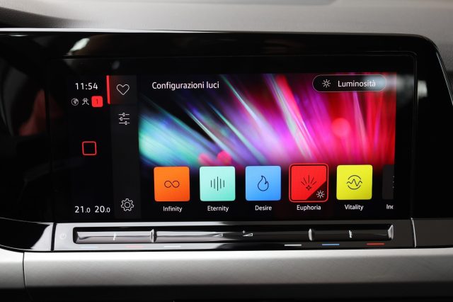 VOLKSWAGEN Golf usata, con Isofix