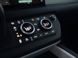 LAND ROVER Defender usata 21