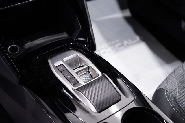 PEUGEOT 208 usata, con USB