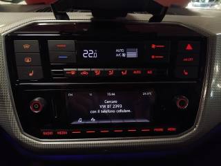 VOLKSWAGEN up! usata, con Autoradio digitale