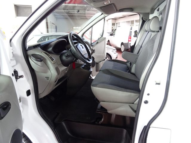 OPEL Vivaro usata, con Hill holder