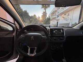 PEUGEOT 208 usata, con Airbag testa