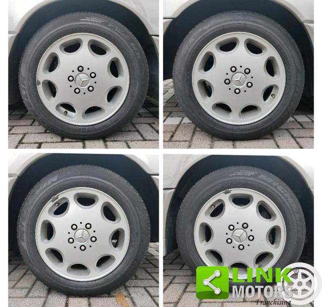 MERCEDES-BENZ SL 300 usata, con Lettore CD