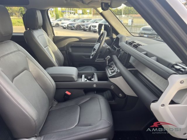 LAND ROVER Defender usata 6