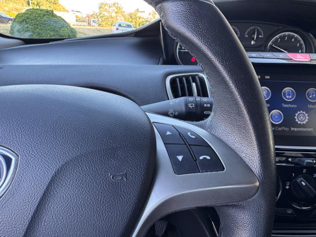 LANCIA Ypsilon usata, con Hill holder