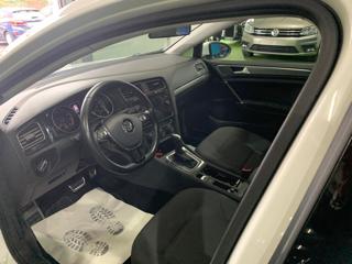 VOLKSWAGEN Golf usata, con USB