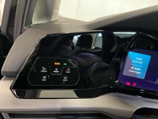 VOLKSWAGEN Golf usata, con USB
