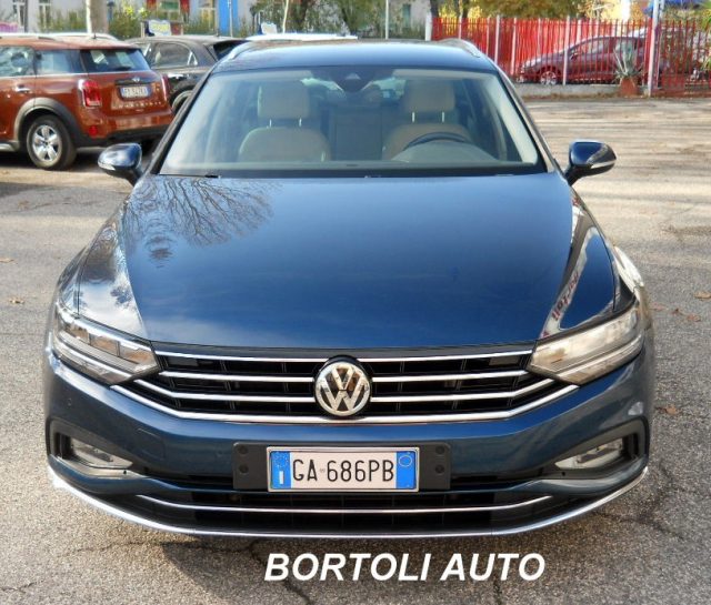 VOLKSWAGEN Passat Variant usata, con Airbag