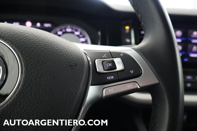 VOLKSWAGEN Touareg usata, con USB
