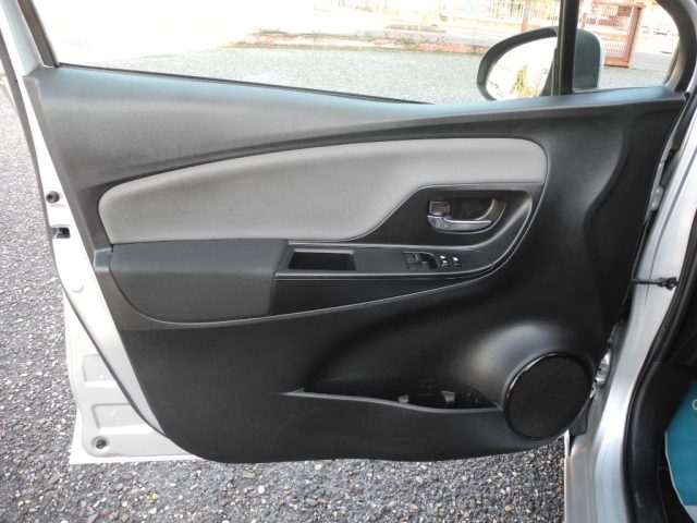 TOYOTA Yaris usata 43