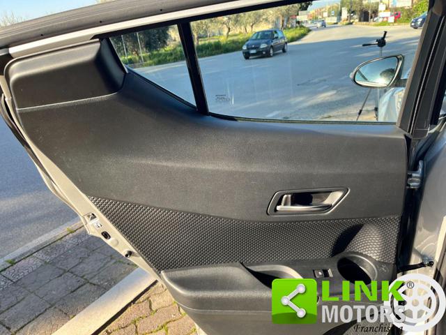 TOYOTA C-HR usata, con USB