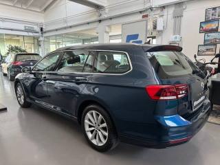 VOLKSWAGEN Passat Variant usata, con Autoradio