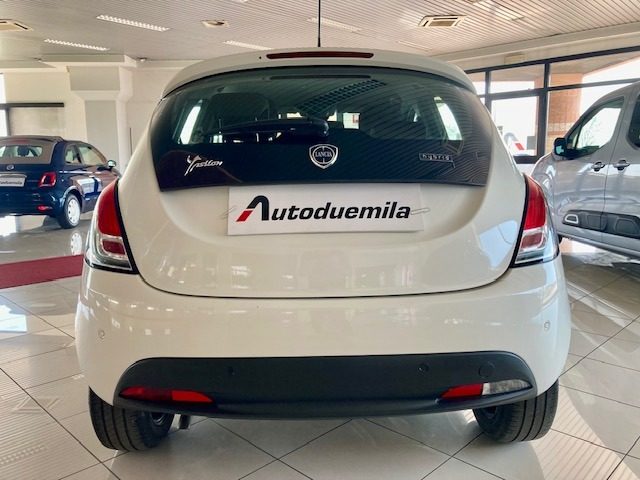 LANCIA Ypsilon usata, con Autoradio