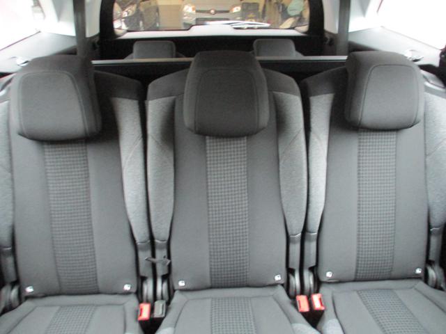 PEUGEOT 5008 usata, con Sedile posteriore sdoppiato