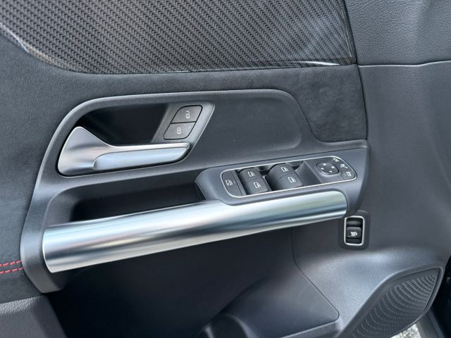 MERCEDES-BENZ GLA 180 usata, con Airbag testa