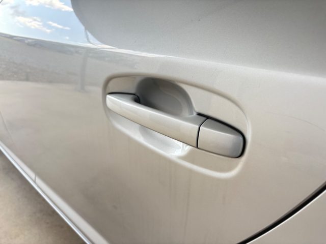 TOYOTA Avensis usata, con Airbag testa
