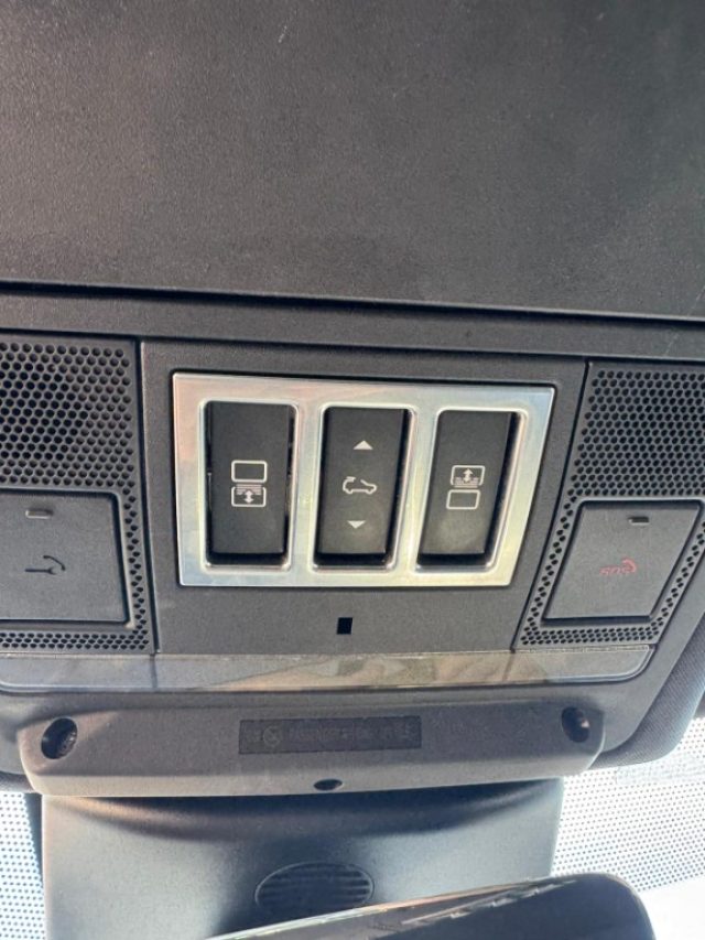 LAND ROVER Discovery usata, con Fari LED