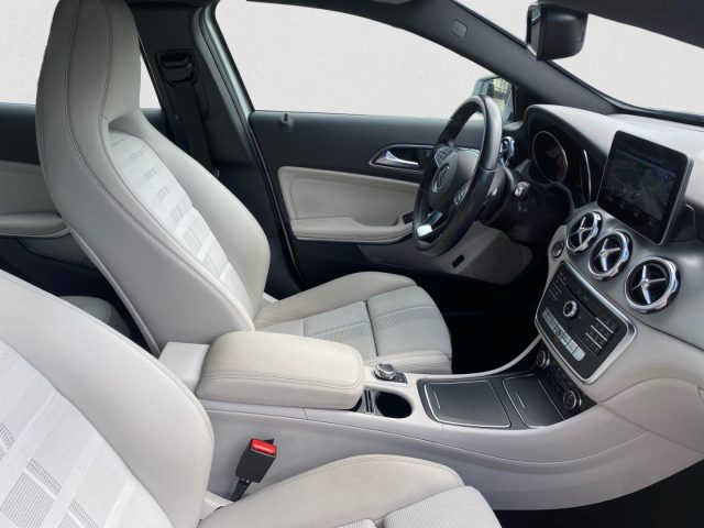 MERCEDES-BENZ GLA 220 usata, con Controllo automatico clima