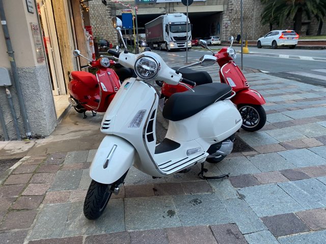 VESPA GTS 300 Super usata 2