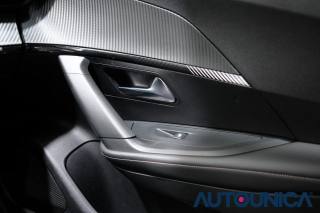 PEUGEOT 2008 usata, con Isofix